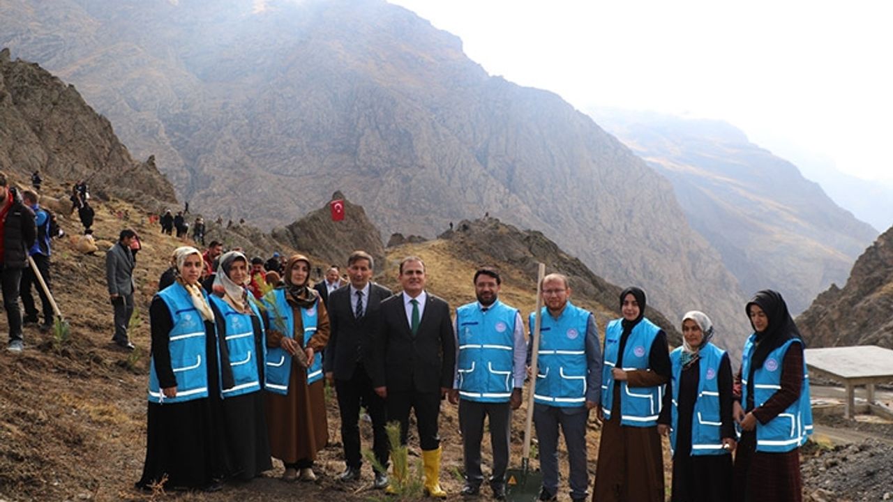 Hakkari'de din görevlileri geleceğe nefes oldu