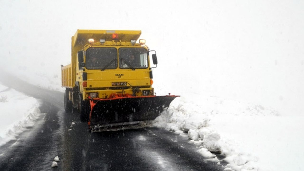 Muş'un yüksek kesimlerinde karla mücadele başladı