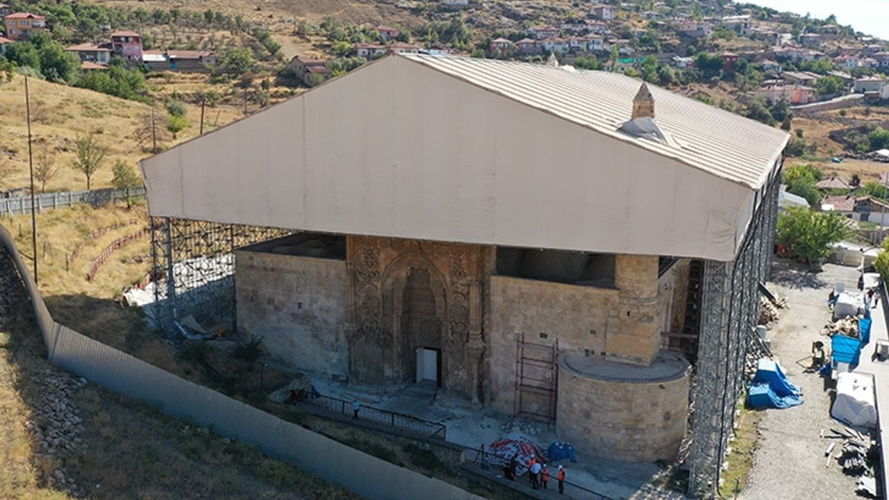 Sanatla matematiğin yoğrulduğu eser: Divriği Ulu Cami ve Darüşşifası