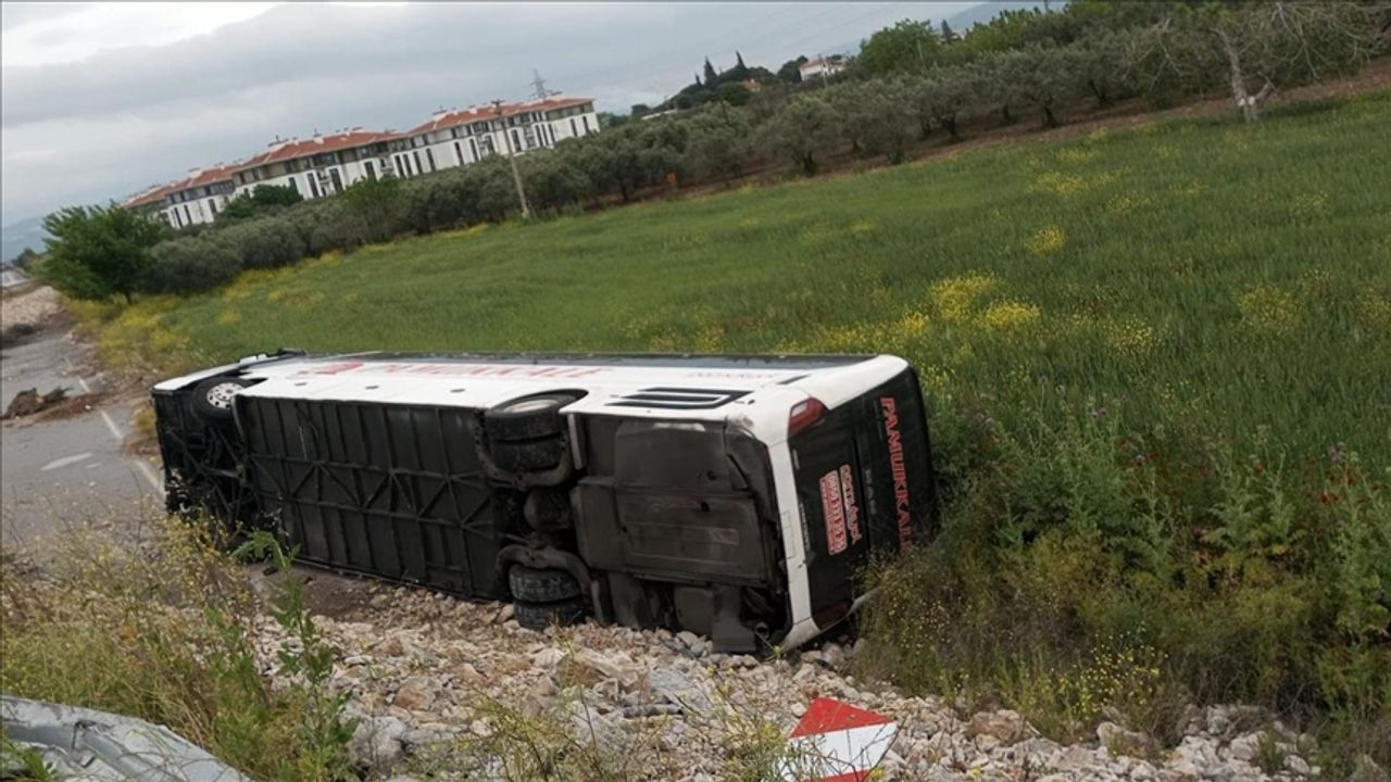 Manisa'da kaza sonucu 16 kişi yaralandı.