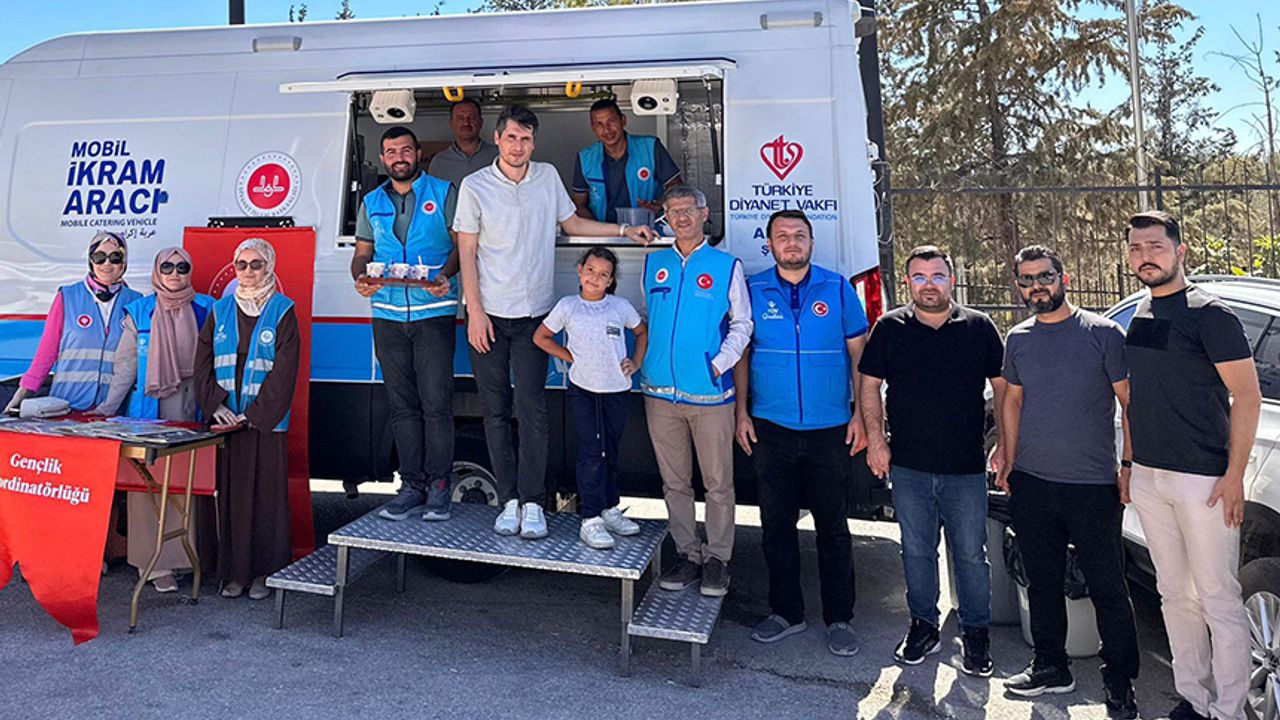 Adana’da üniversite öğrencilerine sıcak karşılama