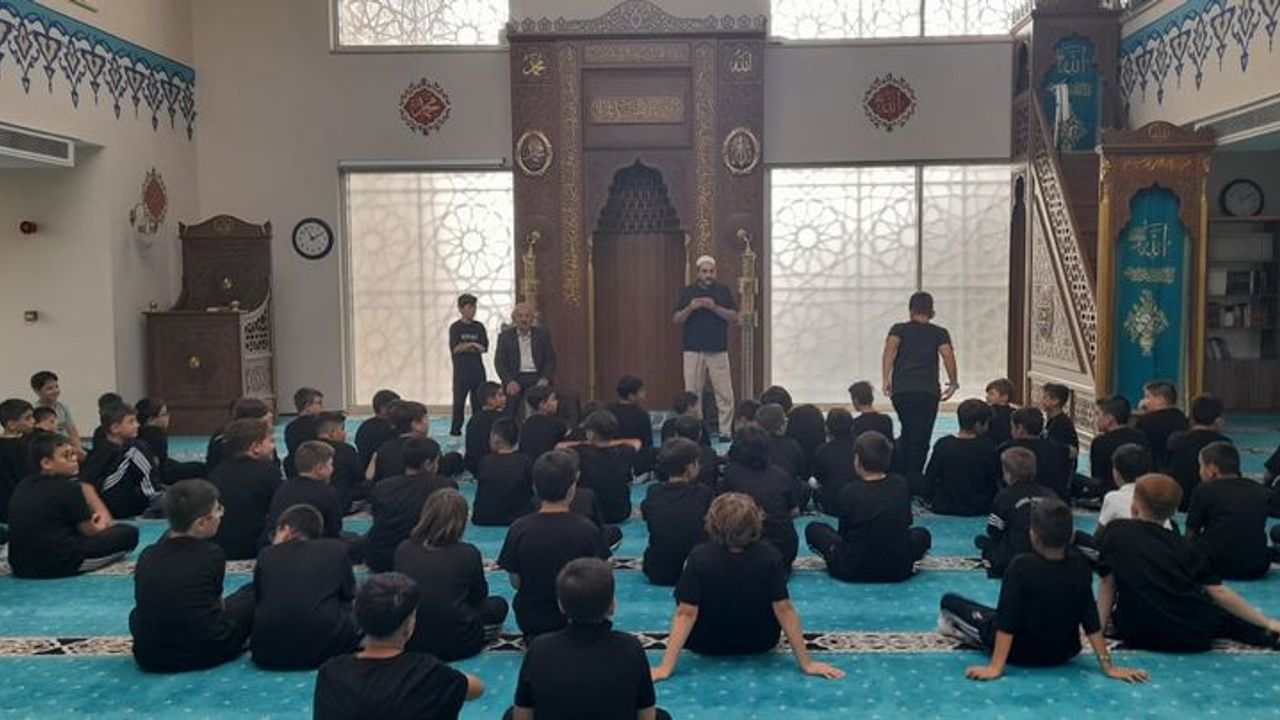 Bahçelievler’de öğrencilerden camiye ziyaret