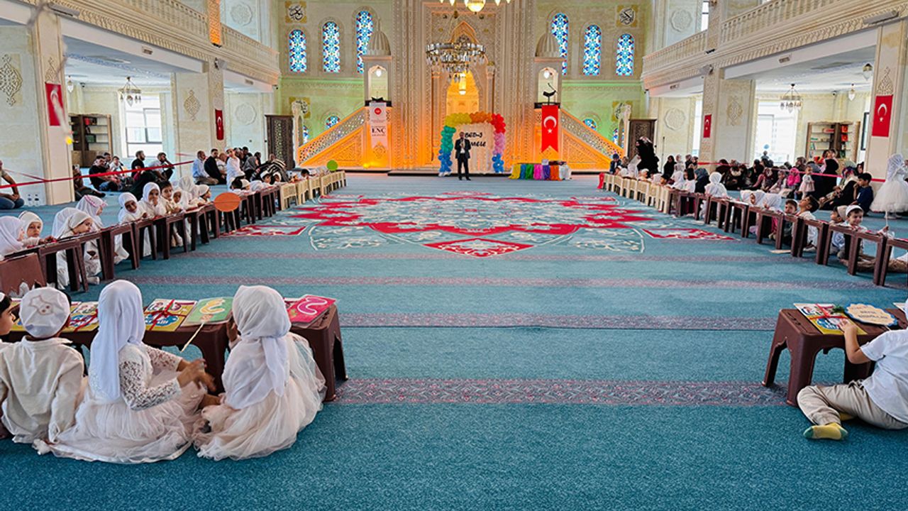 Diyarbakır'da minikler Bed-i Besmele ile dersbaşı yaptı
