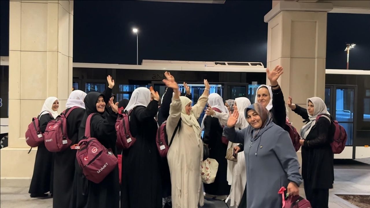 İçişleri Bakanlığı ve Diyanet İşleri Başkanlığınca şehit yakınları umreye uğurlandı İçişleri Bakanlığı ve Diyanet İşleri Başkanlığınca şehit yakınları umreye uğurlandı
