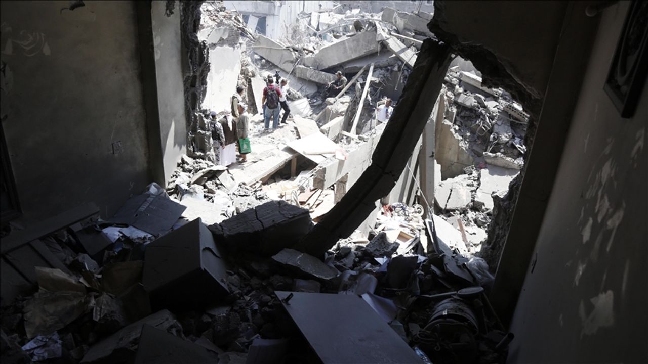 Katil İsrail, Yemen’e hava saldırısı düzenledi