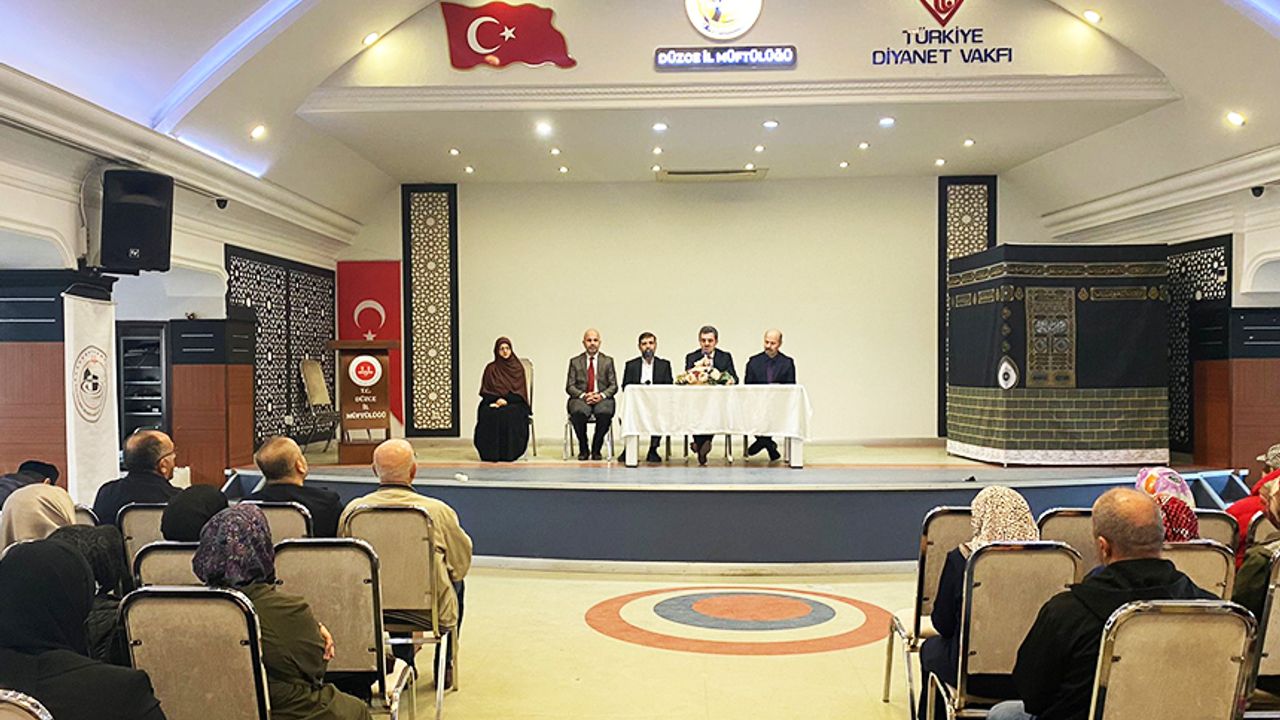 Düzce’de umre semineri düzenlendi