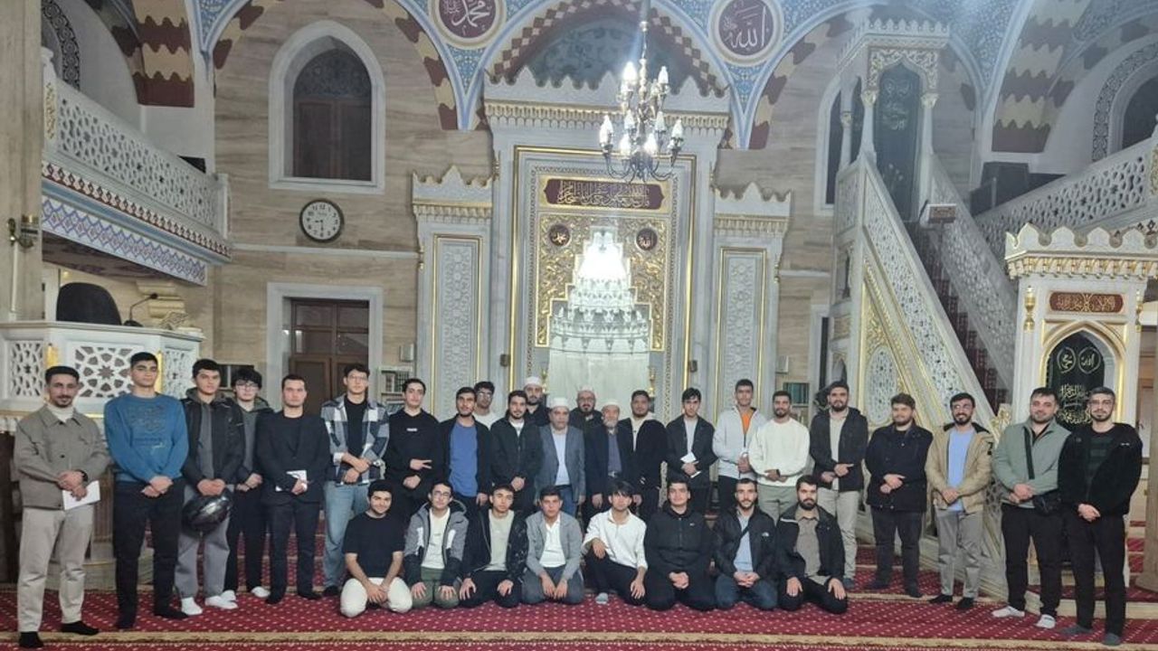 Esenler’de camide gençlik buluşması düzenlendi
