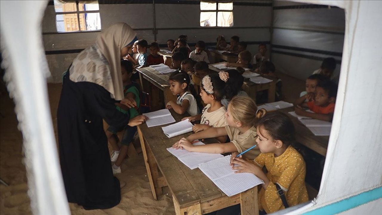 İşgalciler Ekim 2023’ten beri Gazze ve Batı Şeria’da 20 bini aşkın öğrenci ile 1037 öğretmeni şehit etti