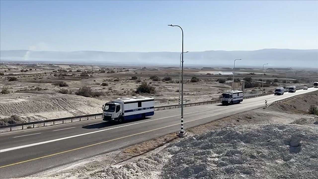 İşgalcilerin alıkoyduğu bir grup Türk vatandaşı, Ürdün üzerinden Türkiye’ye dönmek üzere sınır kapısına ulaştı
