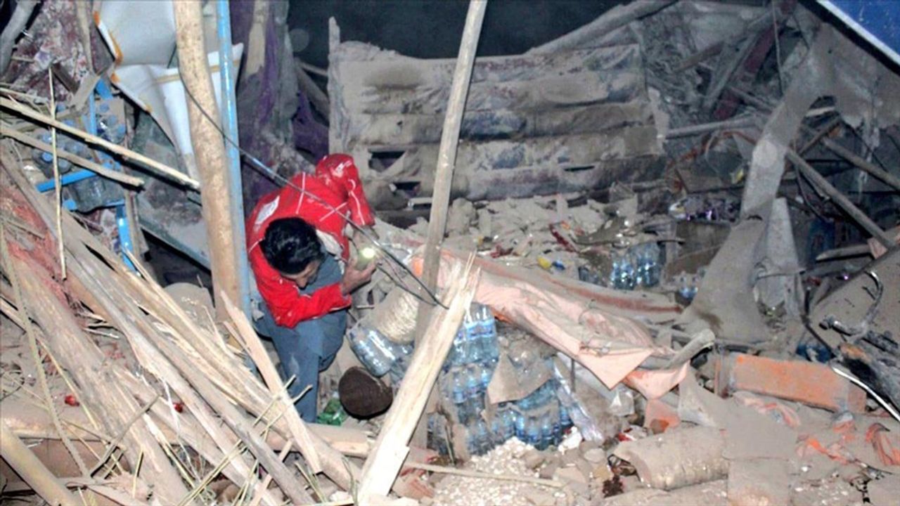 Afganistan'da meydana gelen 6,3 büyüklüğündeki depremde hayatını kaybedenlerin sayısı 27'ye çıktı