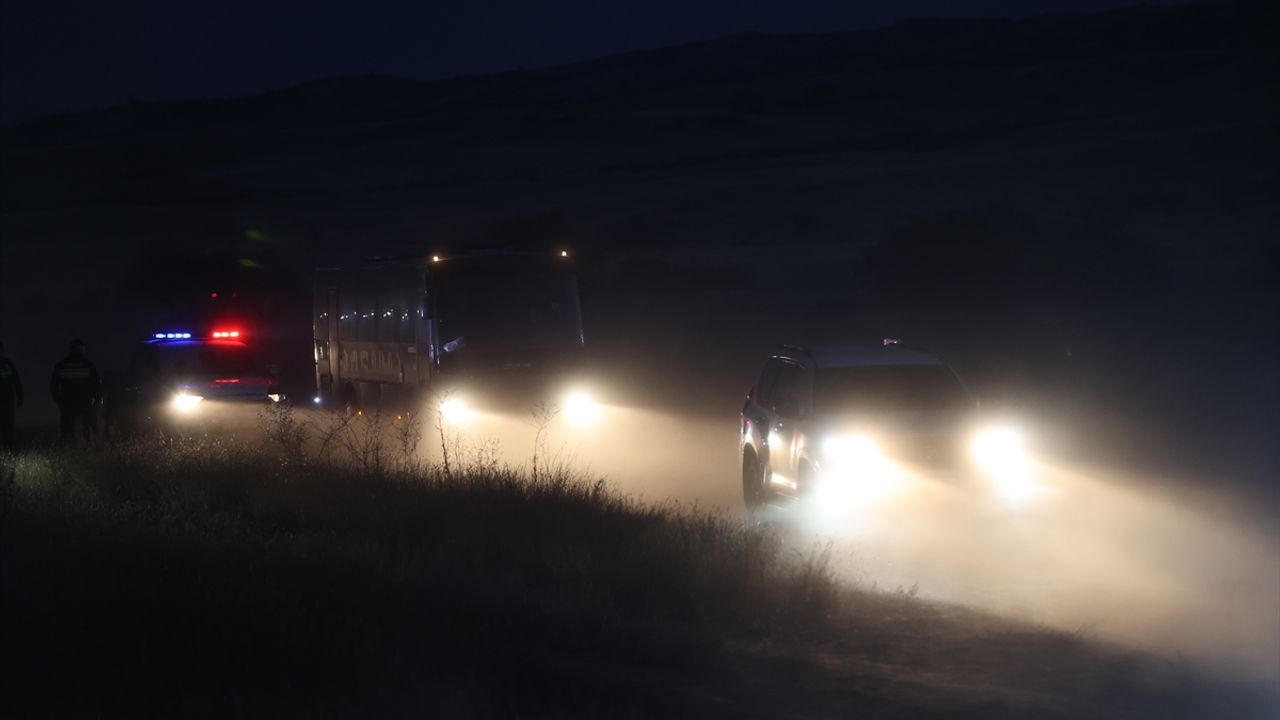 Gürcistan’da askeri kargo uçağının düştüğü bölgedeki arama kurtarma çalışmaları gece de sürdü