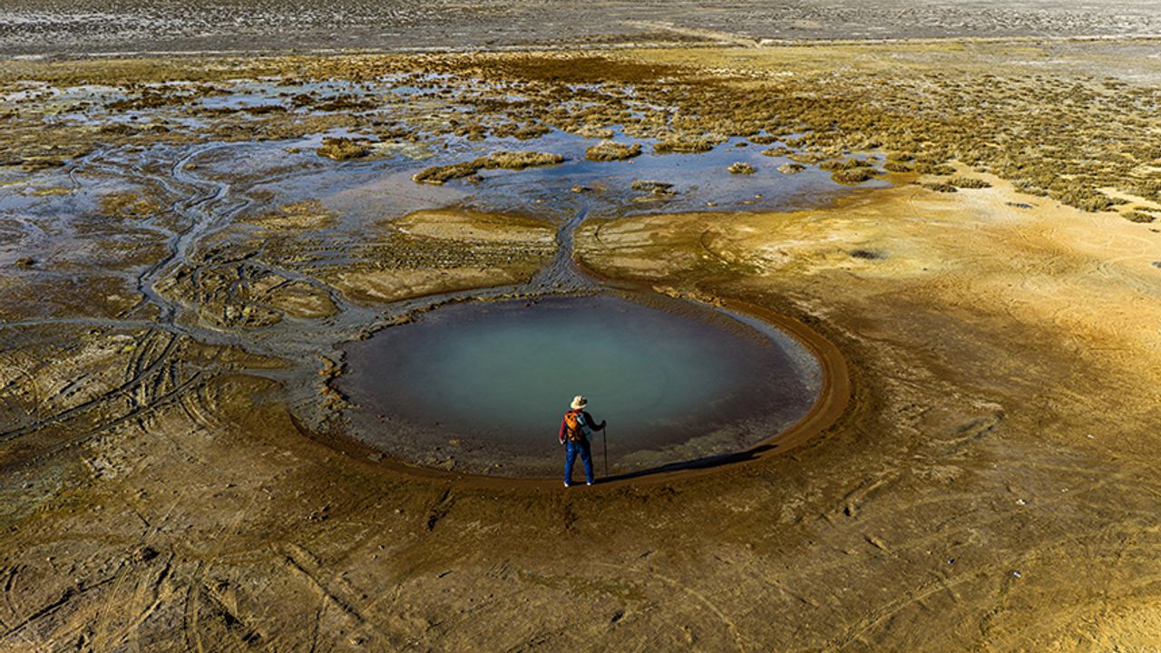 Tuz Gölü havzasında yer alan soğuk su gayzeri dikkat çekiyor