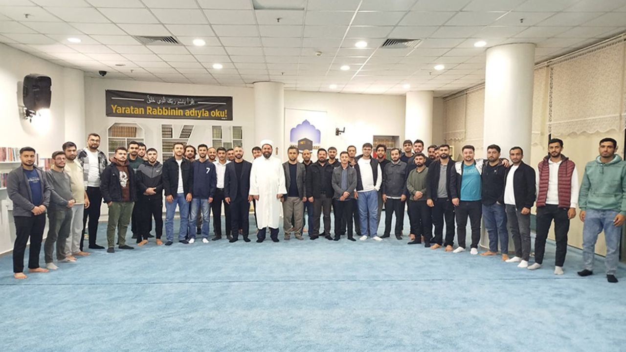 Bağlar’da gençler mescitte buluştu