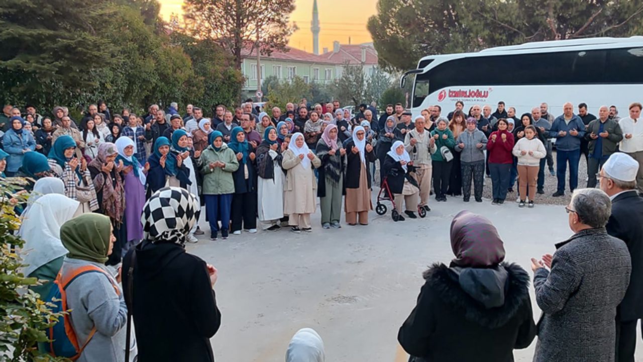 Muğla’da umreciler dualarla yola çıktı