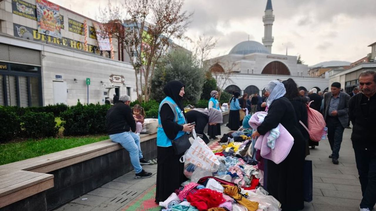 Sultanbeyli’de Gazze yararına “Hayır Çarşısı” düzenlendi