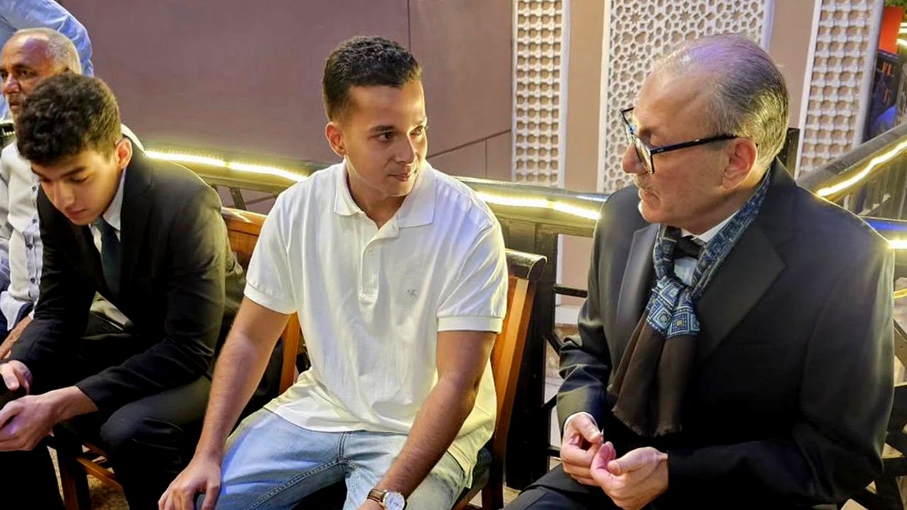 Türkiye'nin Kahire Büyükelçisi Şen'den, dünyaca ünlü Mısırlı hafız Abdulbasit Abdussamed'in ailesine taziye ziyareti