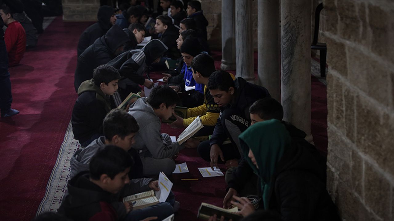 Gazzeli çocuklar hafızlık yapıyor