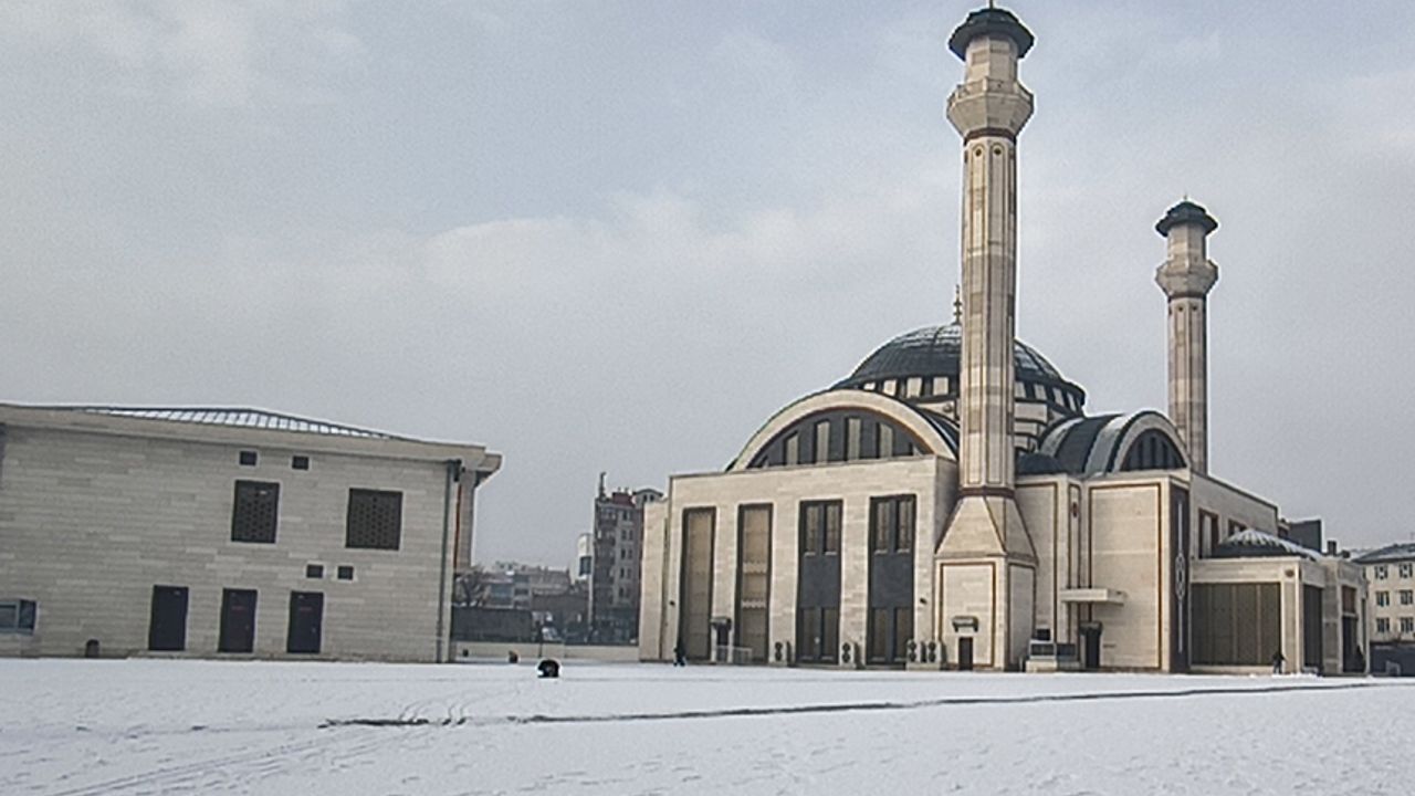 Kars’ta kar yağışı etkili oldu