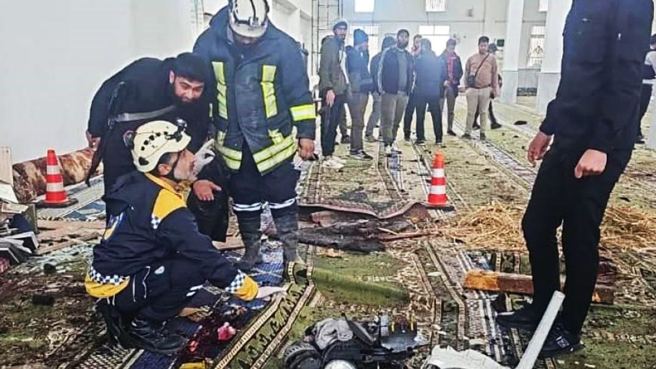 Suriye'deki bir camide patlama meydana geldi