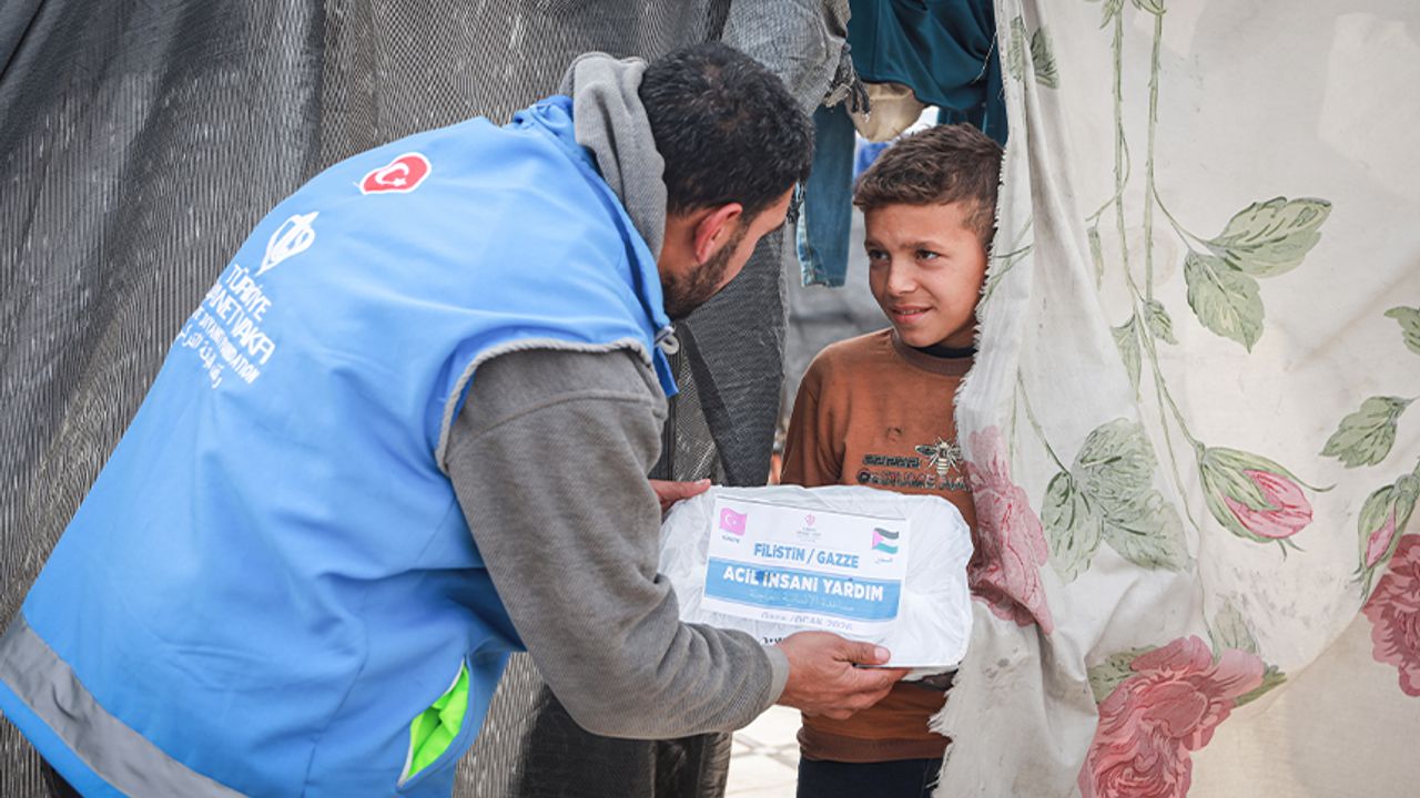 TDV, Gazze'de Filistinlilere yemek dağıttı