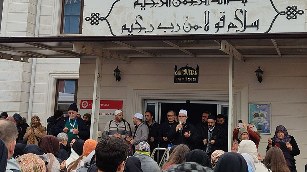 Gürsu’da umreciler dualarla uğurlandı