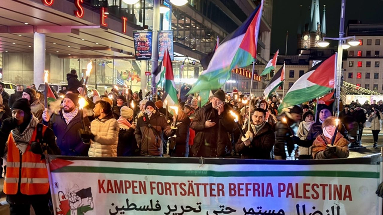 İsveç’te yılbaşı kutlamasını iptal edip Filistin’e destek gösterisi düzenlediler