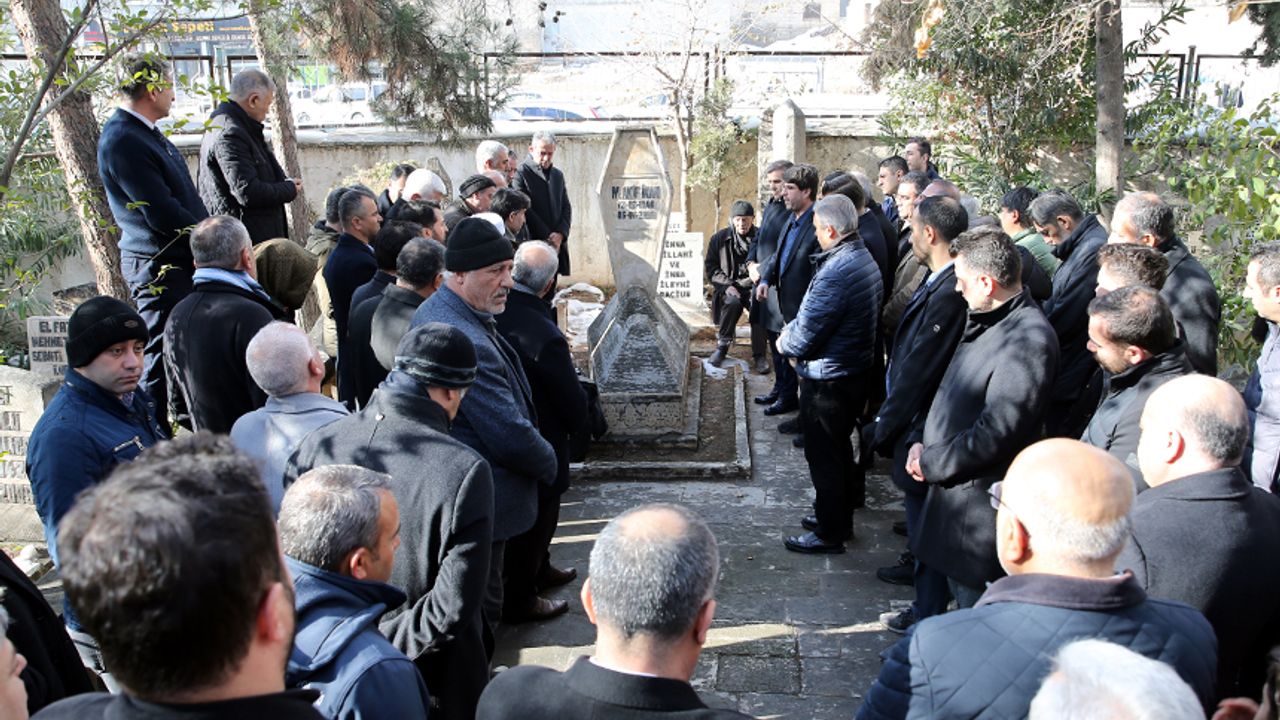“Kudüs şairi” Mehmet Akif İnan, Şanlıurfa’daki kabri başında anıldı