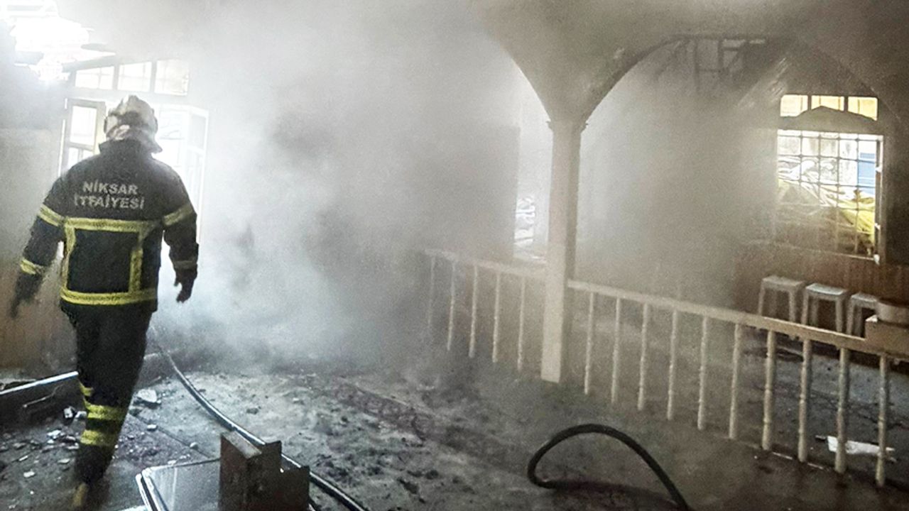 Tokat’ta camide çıkan yangın hasara neden oldu