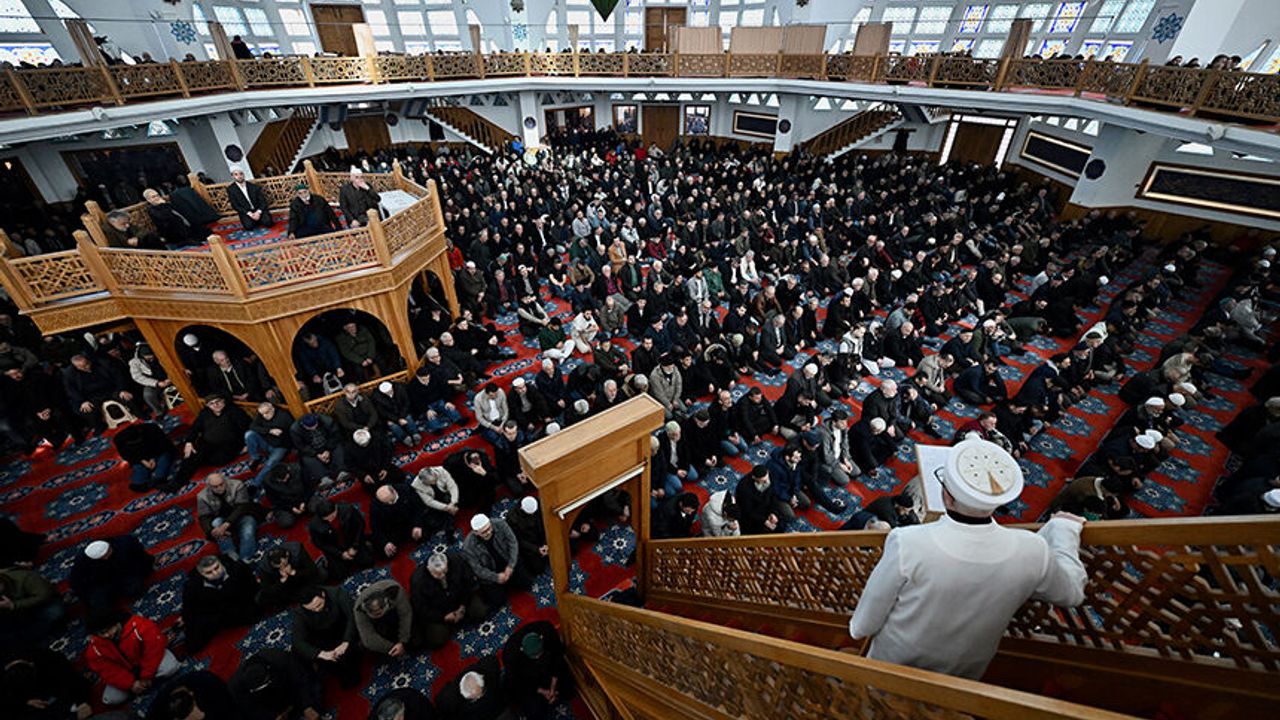 Cuma hutbesinde dijital bağımlılığa dikkat çekildi