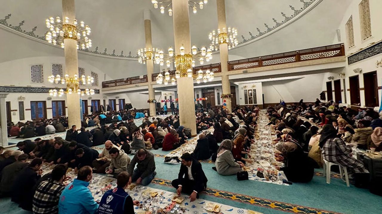 Çanakkale'de geleneksel kardeşlik iftarı düzenlendi