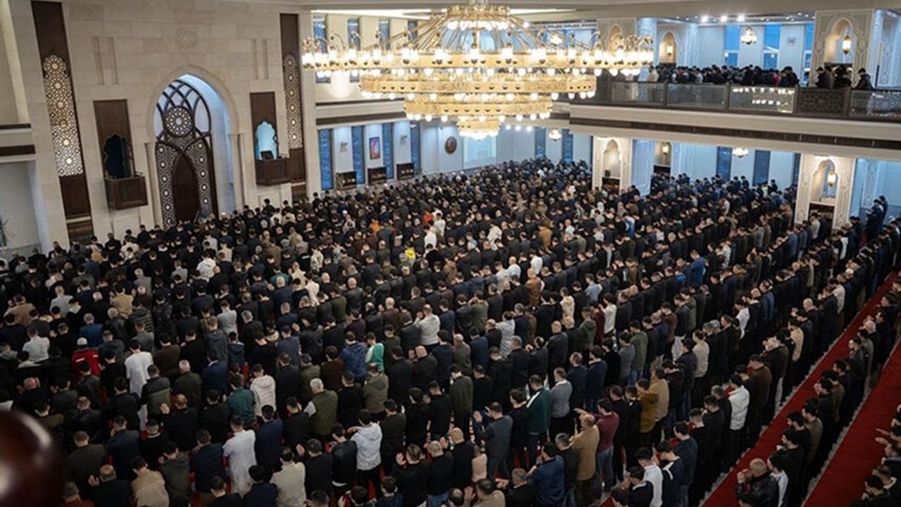 Dünyada Ramazan Bayramı kutlanıyor