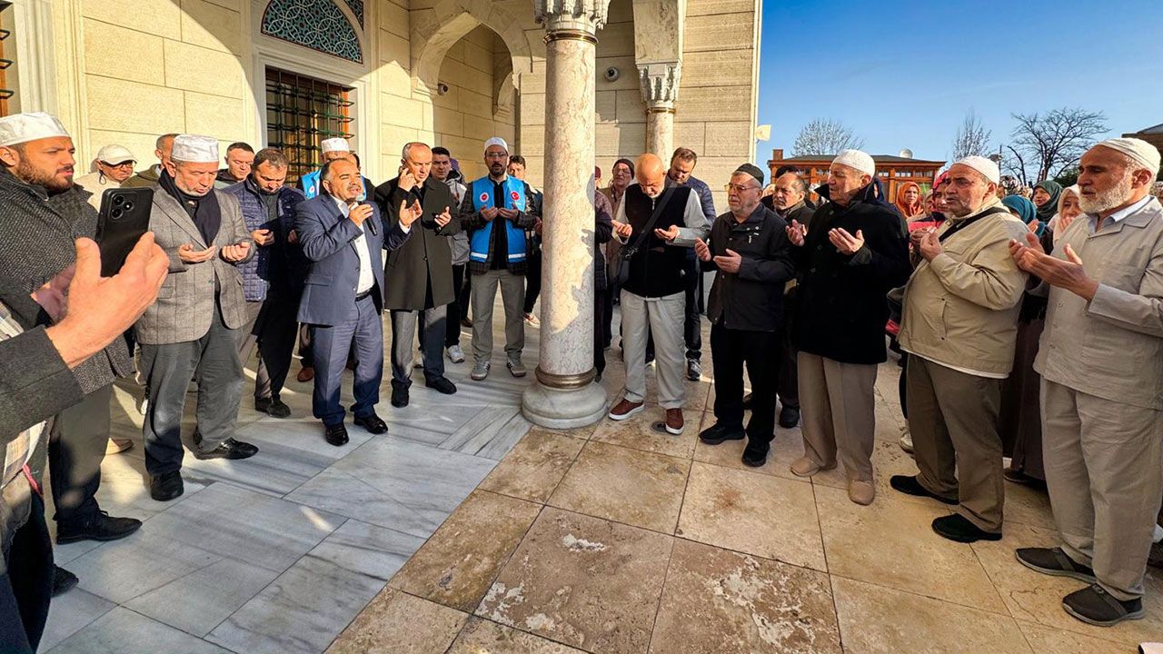 Zonguldak'ta hacı adayları dualarla yola çıktı
