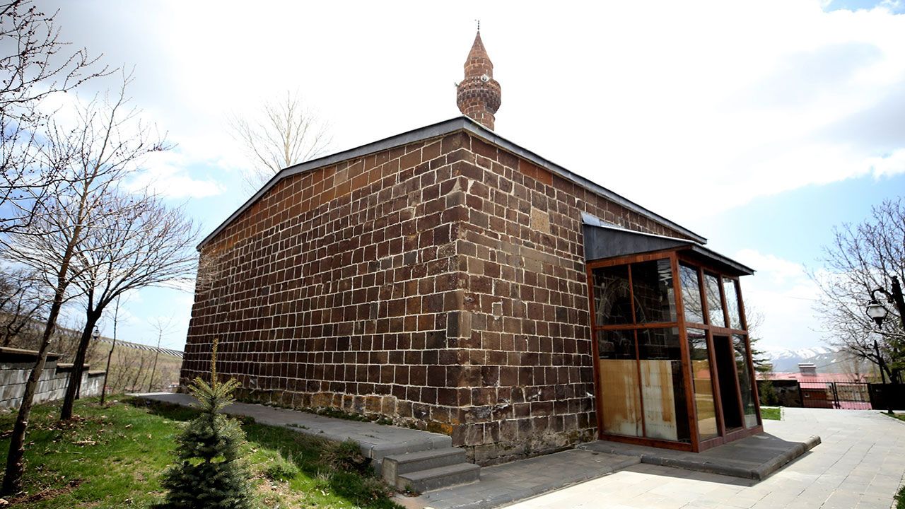 Bitlis'te asırların izini taşıyan Ayasofya Cami ziyaretçilerini tarihi yolculuğa çıkarıyor