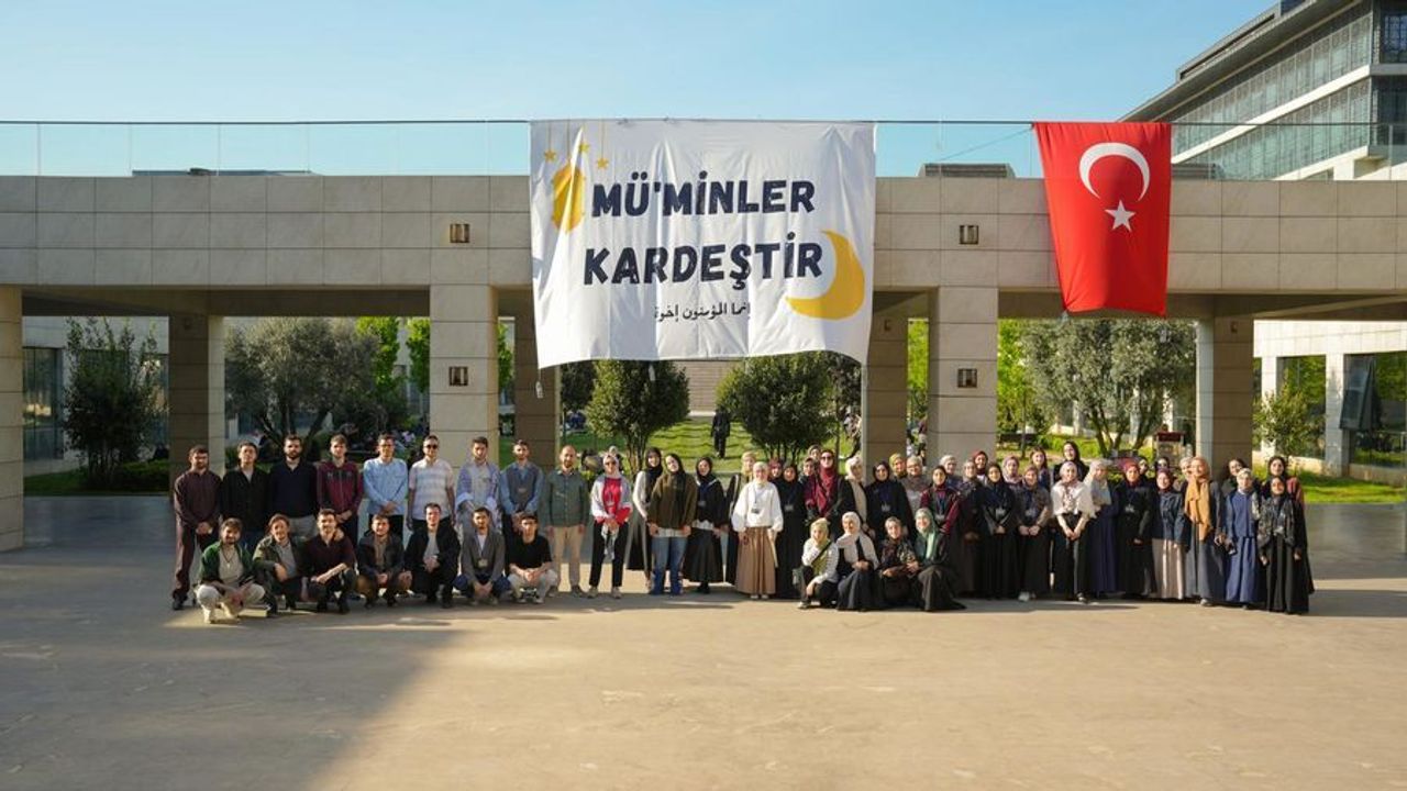 Üniversiteli gençlerden Filistin'e dev destek