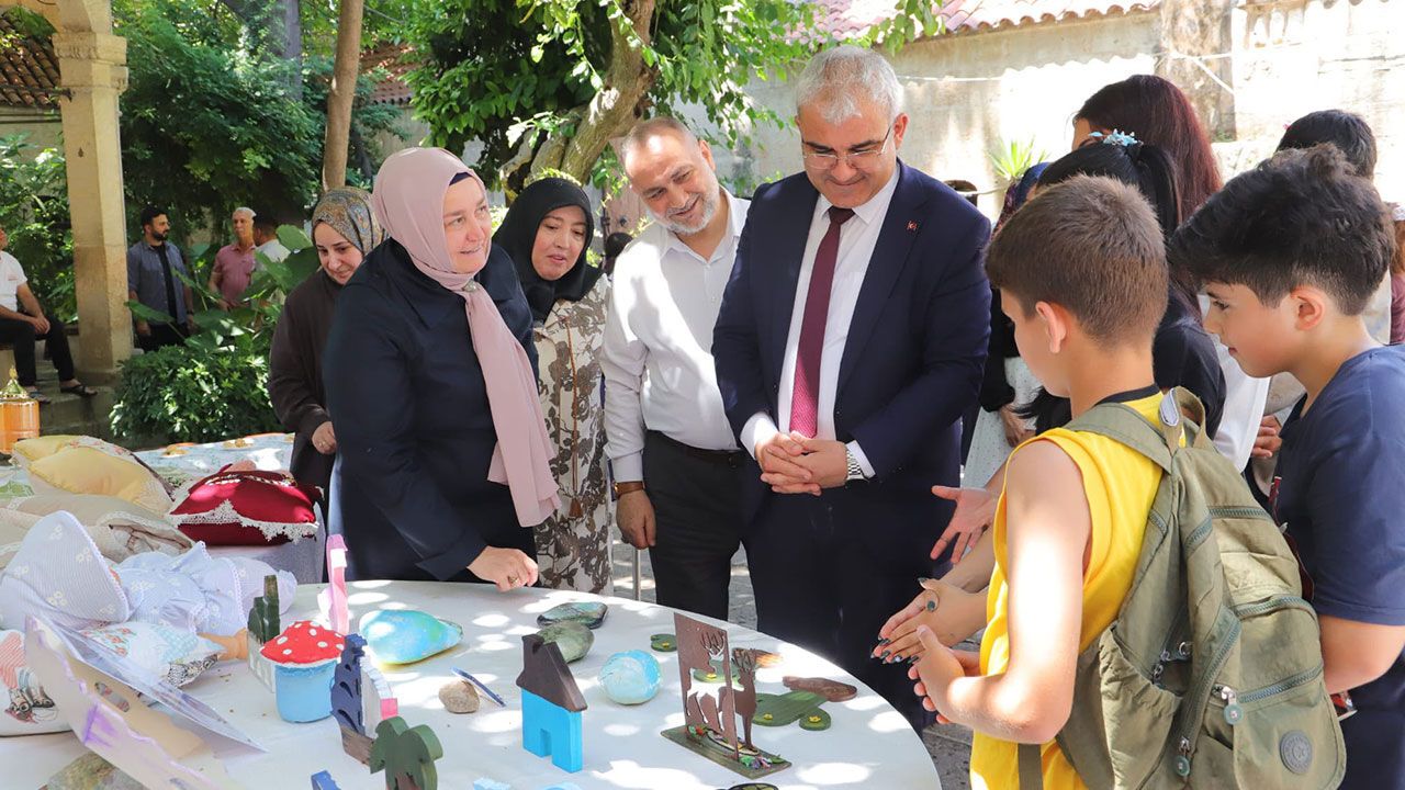 Adana'da "Hayata Köprü Sanat Projesi" eserleri sergilendi