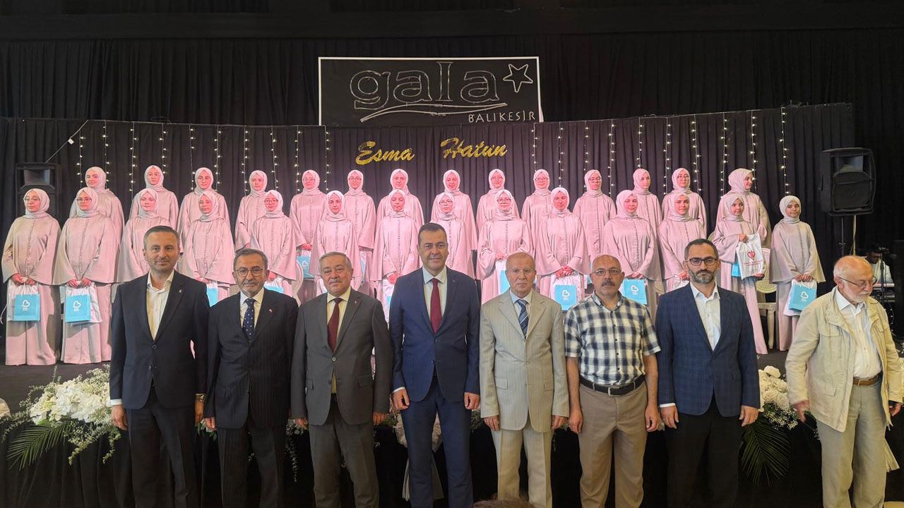 Karasi'de 28 hafız taç giydi