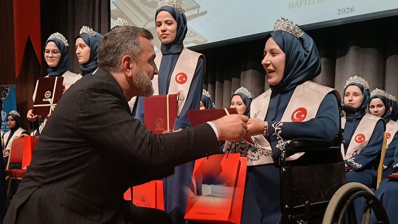 Isparta'da hafızlar taç giydi