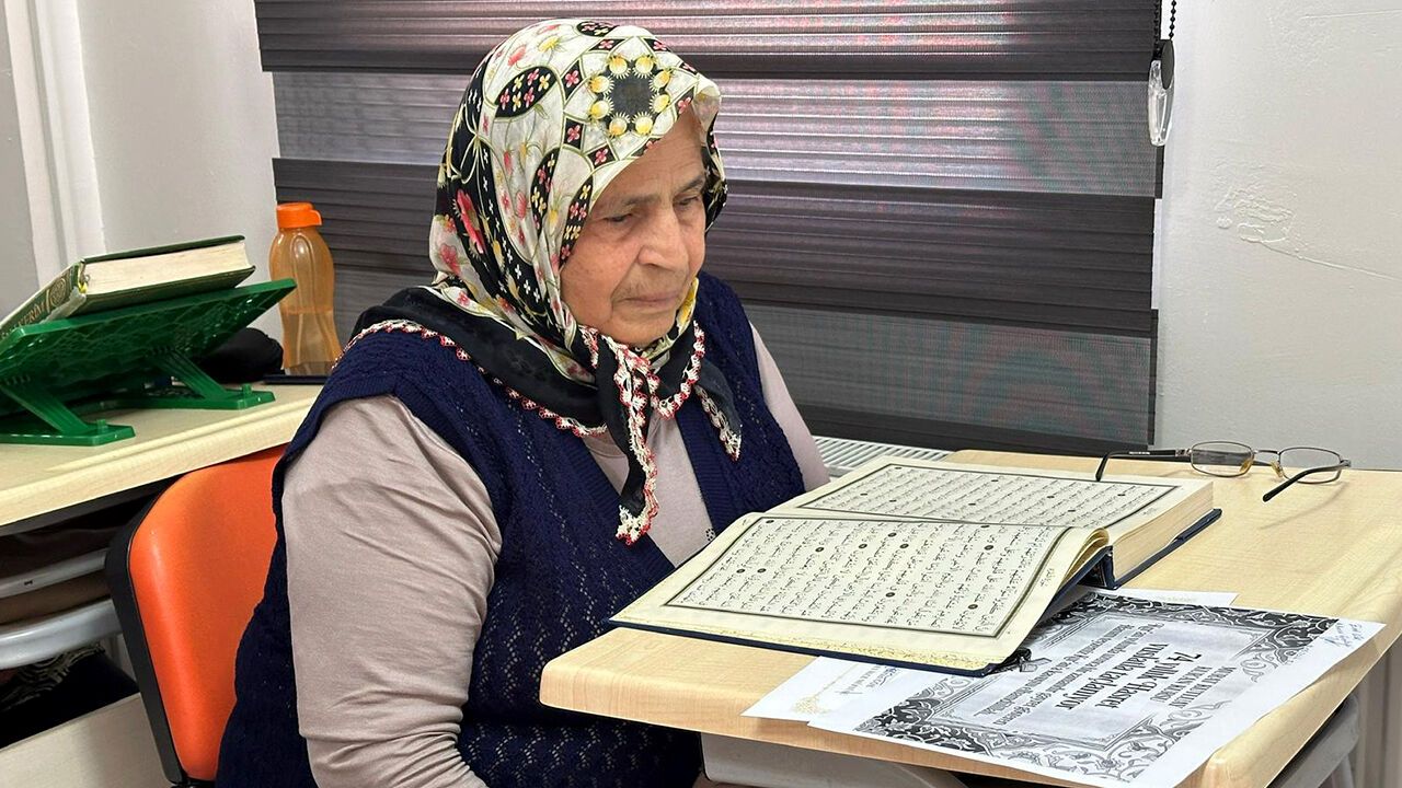 74 Yaşında Kur’an-ı Kerim Okumayı Öğrendi