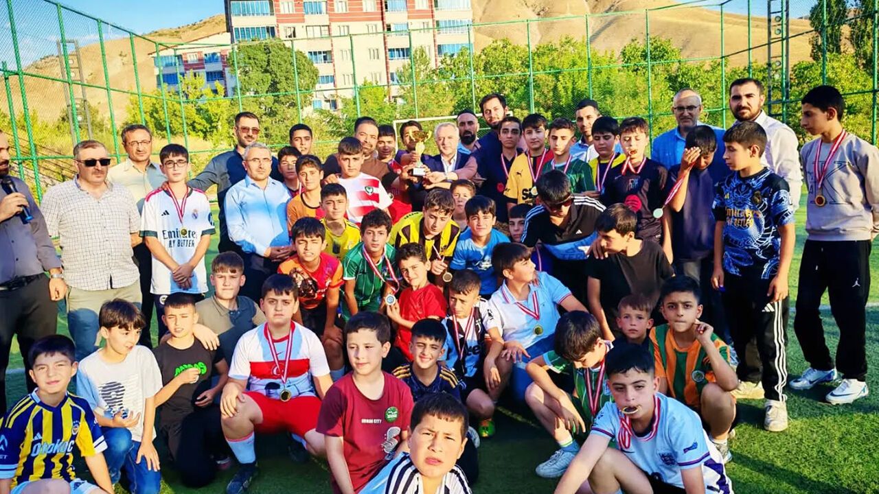 Bitlis’te Yaz Kur’an Kursları Arası Futbol Turnuvası Tamamlandı
