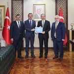 Siirt Valisi Kızılkaya, kurbanını TDV'ye emanet etti