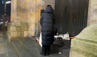 Cami derneklerinin gönüllü gençlerinden evsizlere kış yardım paketi