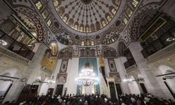 Başkan Erbaş, İstanbul Valide-i Cedid Camii’nde teravih namazı kıldırdı ve Kur'an okudu