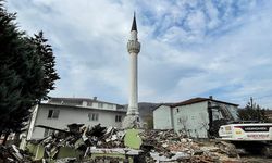 Düzce'deki depremde hasar gören Ayşe Metin Camii yıkıldı