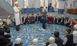 Eğitimi eğlenceyle buluşturan imam, çocuklara camiyi sevdiriyor