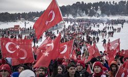 Binlerce genç, şehitlerin izinde Allahuekber Dağları'na yürüdü