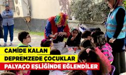 Camide kalan depremzede çocuklar, palyaço eşliğinde eğlendiler