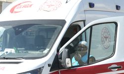 Deprem bölgesinde imamlar ezanı ambulanslardan okuyor