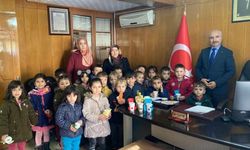 Kütahya’da minikler, kumbaralarını kardeşleri için bağışladı