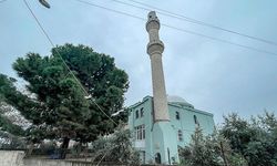 Depremde Osmaniye Hicret Camii'nin minaresi yıkıldı