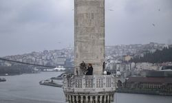 İstanbul'da ramazanın ilk mahyası Eyüp Sultan Camii'ne asıldı